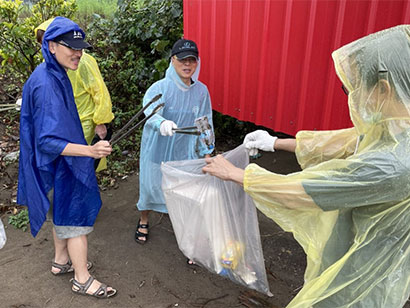 Clean-up the coastal area