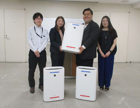 Donations of desks to libraries in Shinagawa Ward, Tokyo