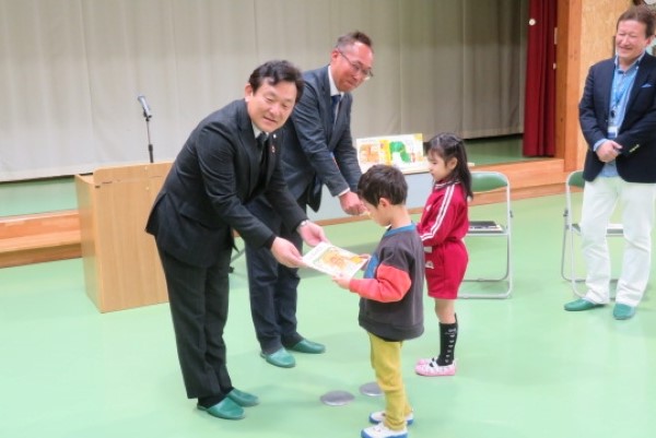 Donations of books to Saitama City, Saitama Prefecture